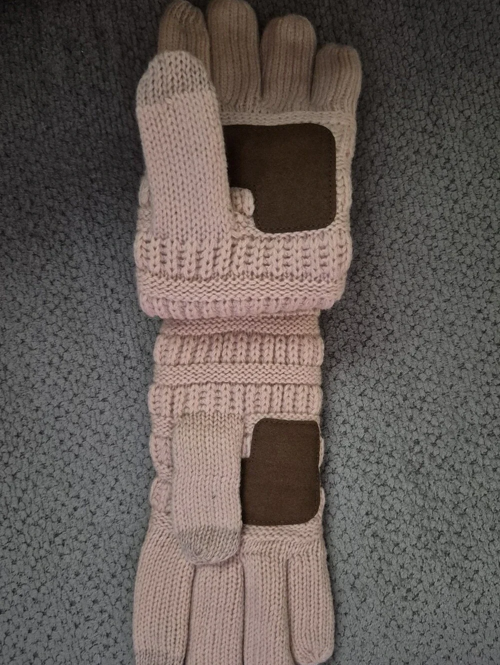 C.C quality device fingertips